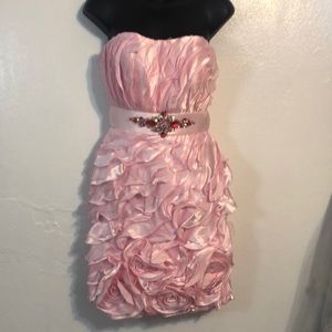 NWT Tony Bowls pink short formal. Size 2.
